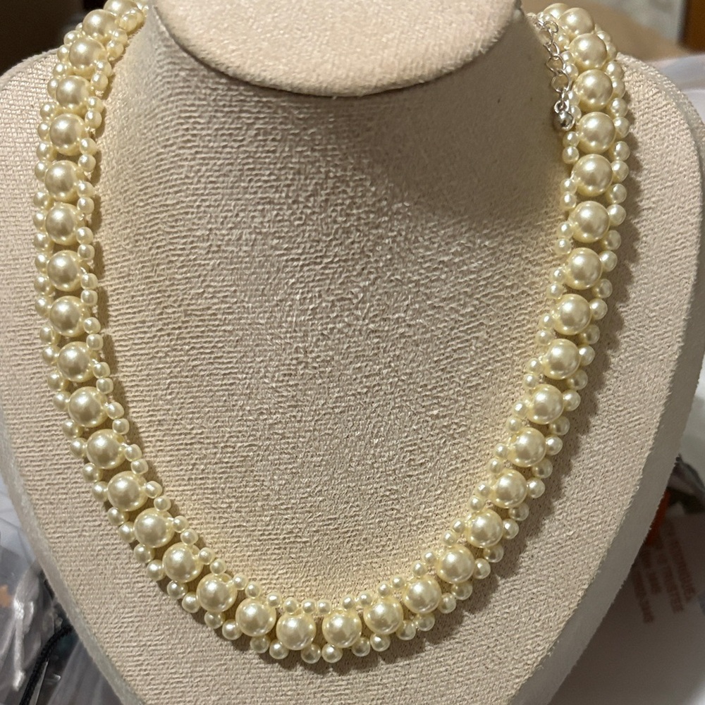 Elegant Cream Pearl Necklace
